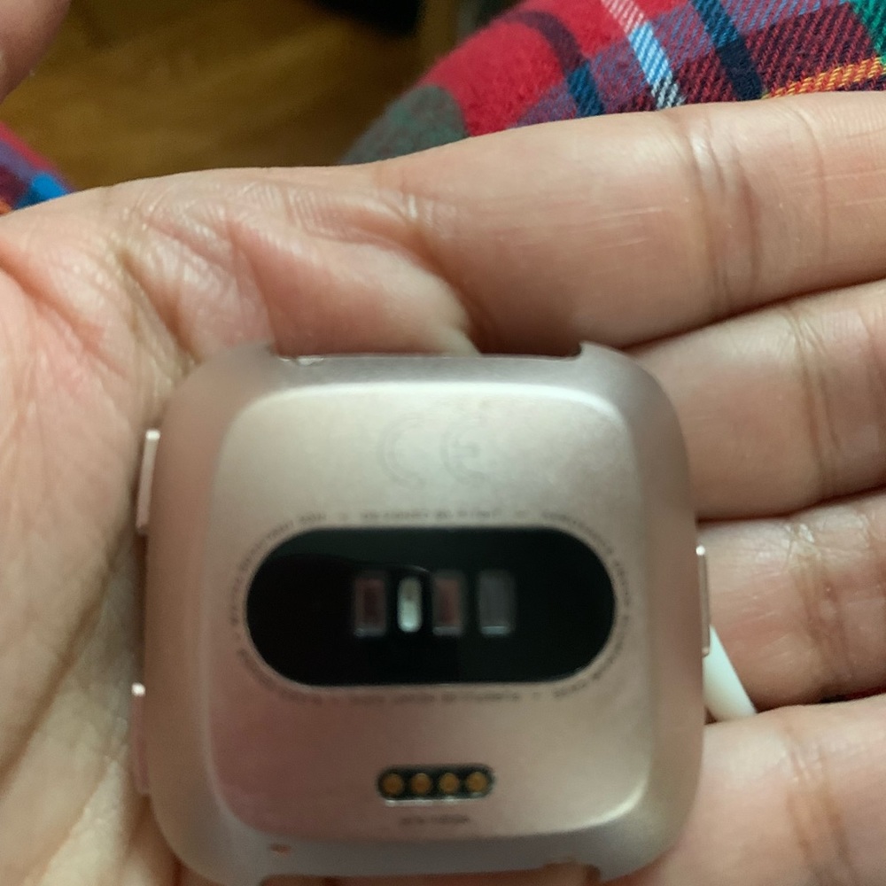 Fitbit Versa - Picture 2 of 3